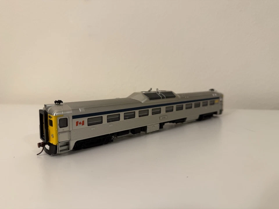Rapido Via Rail Canada #6135 Budd RDC-1 DCC Ready Late Scheme HO Scale 16153 - Image 2 of 4