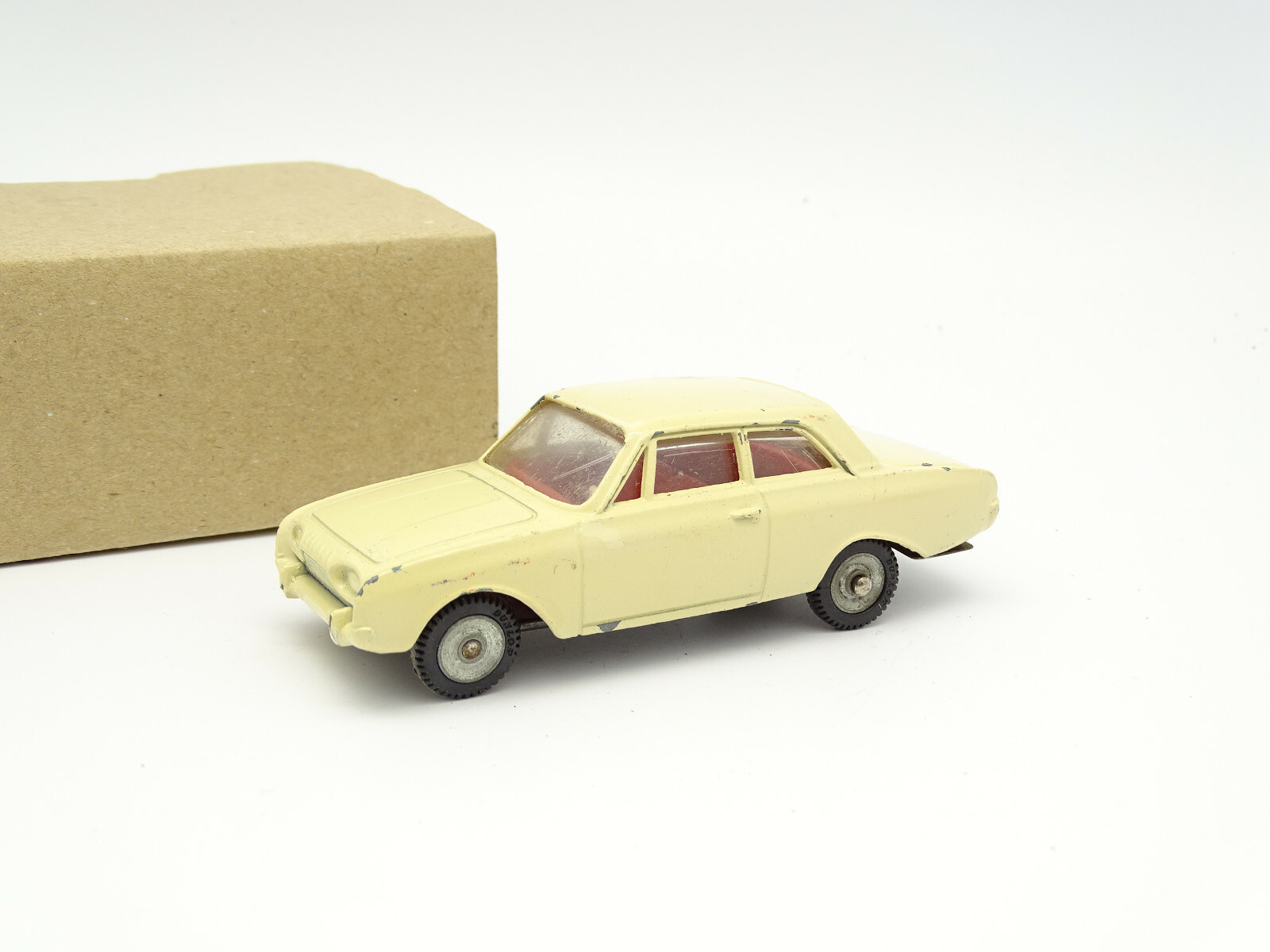 Dinky 559, Ford Taunus 17M - Free Price Guide & Review