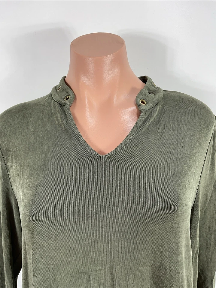 Chicos Travelers Verde Oliva Conjunto de 2 Piezas Top Ojal Sin Abdomen Pantalones Talla 1 10 Slinky Foto 4 de 4