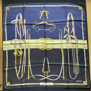 Gucci foulard en soie 88 85 cm motif harnais Seleria City avec boite