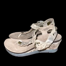 Crown Vintage "Flamingo" Women's 8 Faux Leather Thong Wedge Sandals