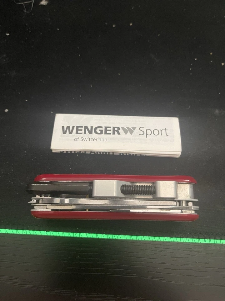 Navaja suiza Wenger multiherramienta para bicicletas/BIKER 37 navaja suiza usada Foto 2 de 4