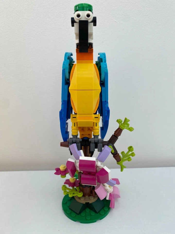 LEGO Creator 31136 Exotic Parrot, photo 2 of 5