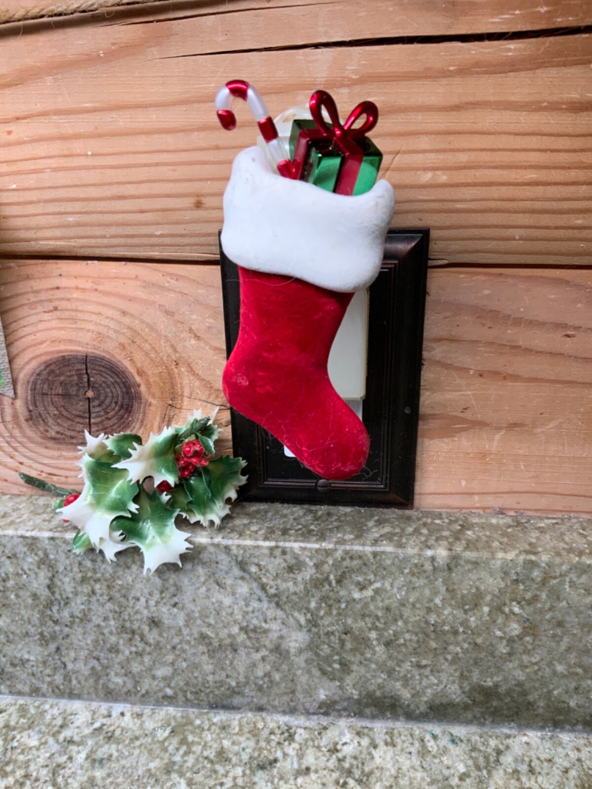 Bath & Body Works Holiday Wallflower Plug-In Christmas Stocking Scent-image