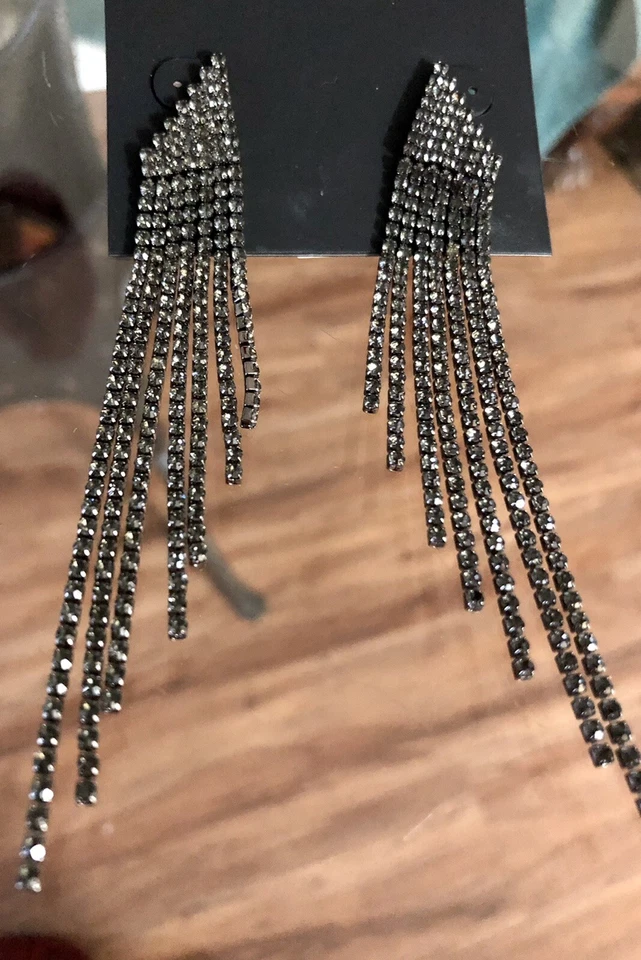 Pendientes gotas de piedra de lluvia negra Noir Foto 3 de 3