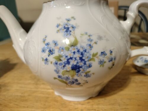 Bernadotte Forget Me Not Czech Fine Bone China teiera alta 7" - tutta nuova con scatola - Foto 3 di 19