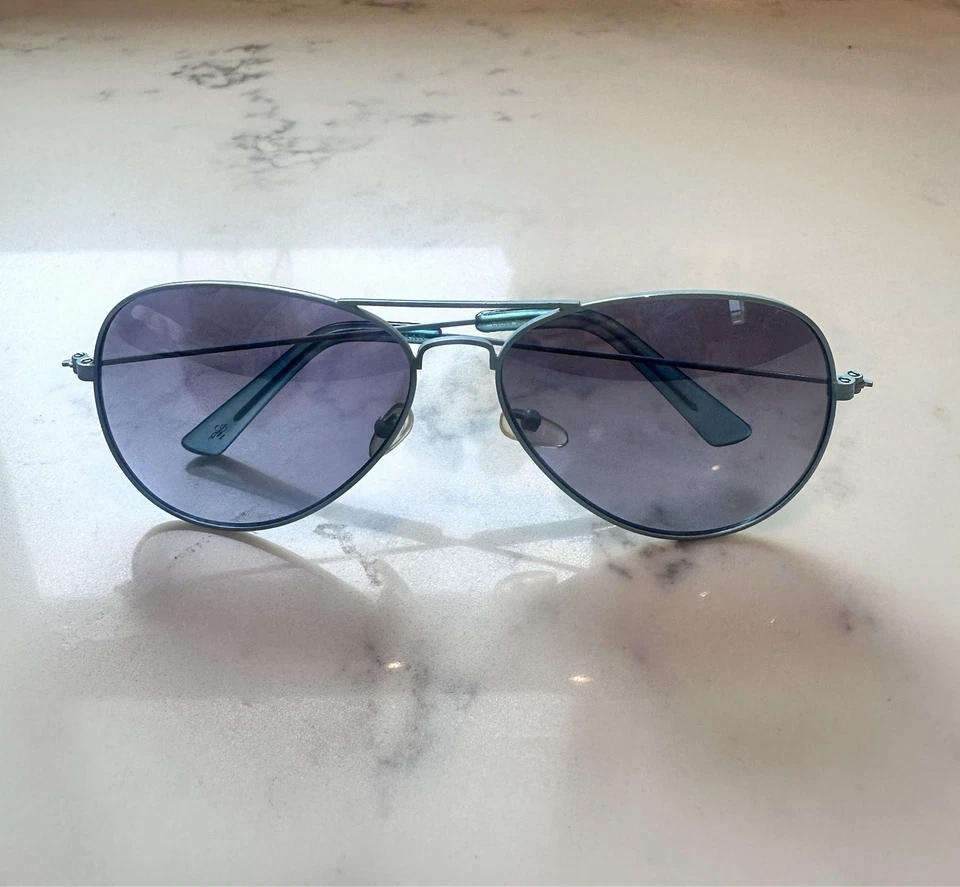 Cole Haan Aviator Sunglasses – Baby Blue Frame + Matching Pouch! Foto 3 de 4