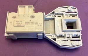 INDESIT BWD71453 Waschmaschine Türschloss