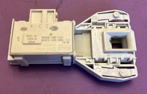 INDESIT BWD71453 Waschmaschine Türschloss