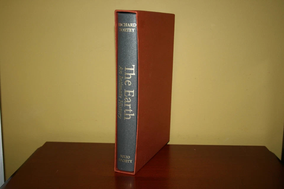 Folio Society ЗЕМЛЯ ИНТИМНАЯ ИСТОРИЯ Ричард Форти 1-й 2011 чехол MNT - Изображение 2 из 4