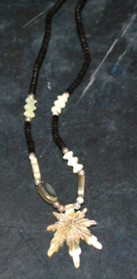 VTG Genuine SHELL MARY JANE Pendant Bead Necklace Choker style MOP 9'' Jewelry 