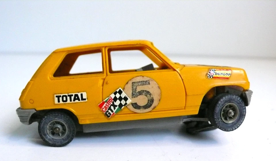 JOUEF SLOT CAR RENAULT R5 + 2 CARROSSERIES 1/43 ème BON ÉTAT FONCTIONNE - Photo 4/4
