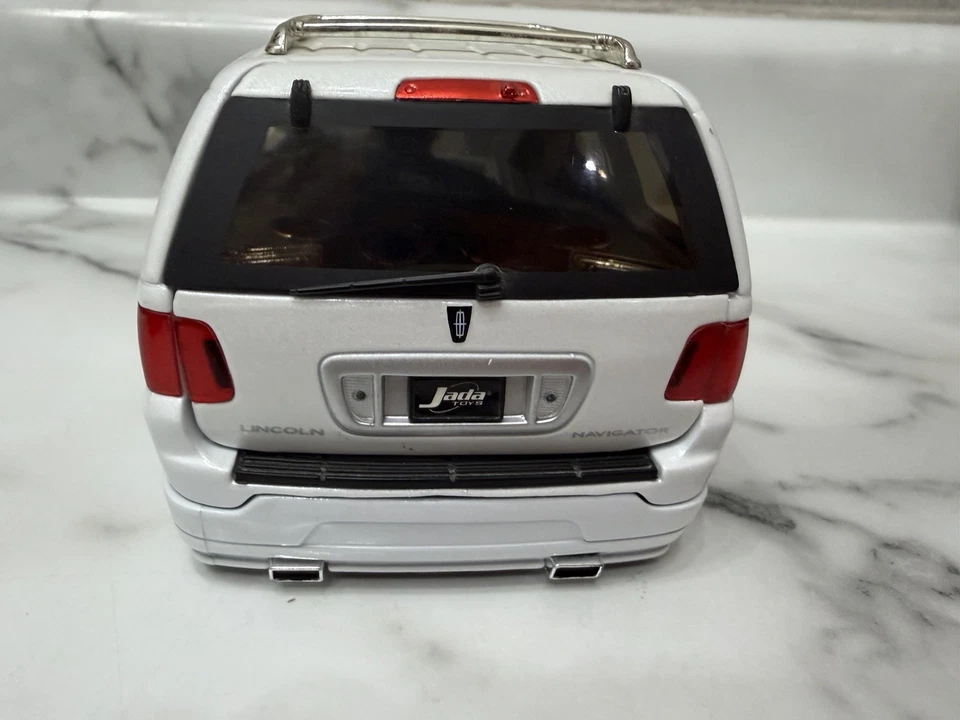 Lincoln Navigator Jada Dub City 2003 blanco diecast escala 1/24 - falta un espejo Foto 3 de 4
