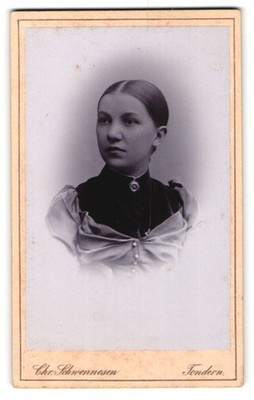 Fotografie Chr. Schwennesen, Tondern, Wester-Strasse Nr. 4, Porträt einer junge 
