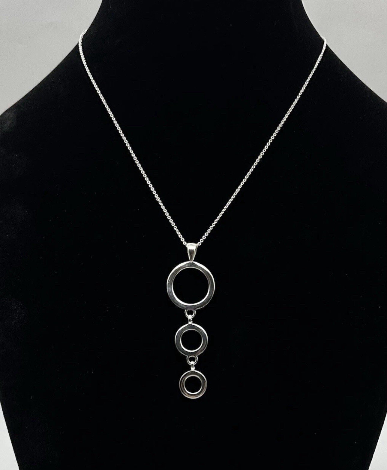 Modern Sterling Silver Interlocking Open Loop Cir… - image 1