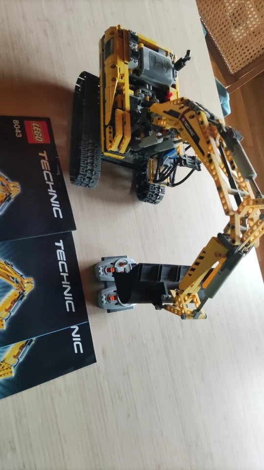 LEGO Technic 8043 Motorized Excavator, foto 3 di 5