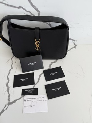 Saint Laurent LE 5 À 7 IN SMOOTH LEATHER