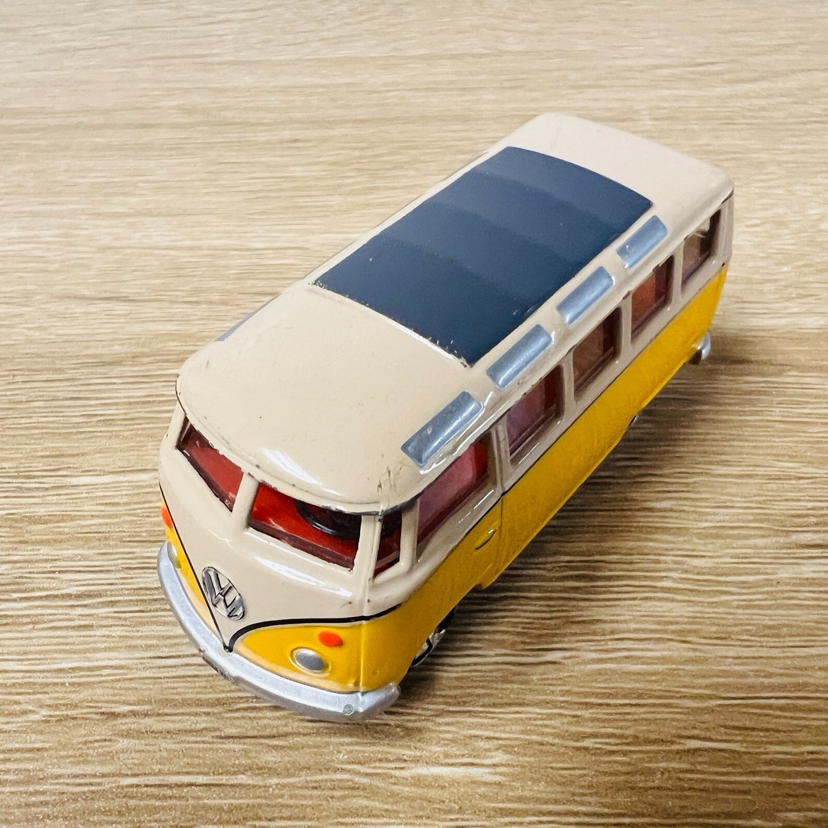 VW Volkswagen Microbus Yellow Brown Cream 1:64 Diecast Model Car