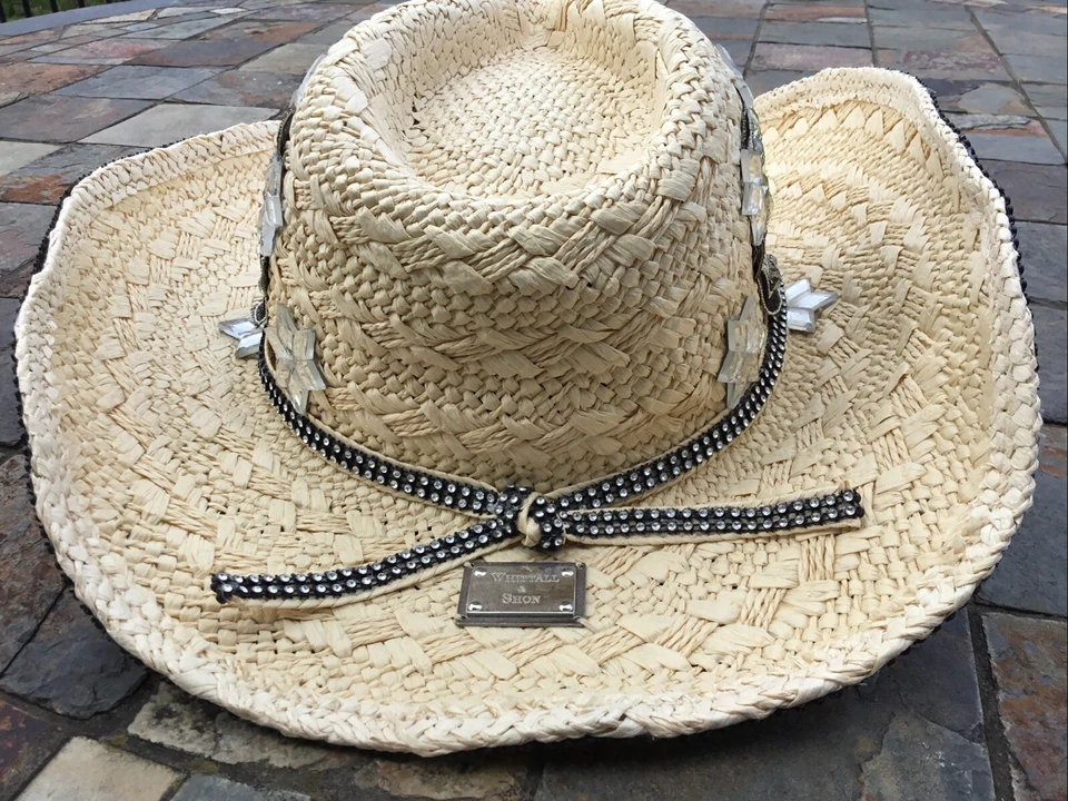 Sombrero vaquero para mujer Whittall & Shon Western Derby paja azúcar calavera pedrería Foto 2 de 4