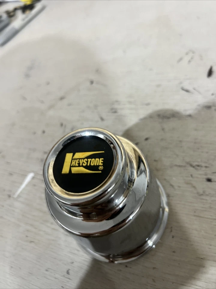 Tampa central de roda cromada Keystone estilo push through aro 205619 - Imagem 2 de 4