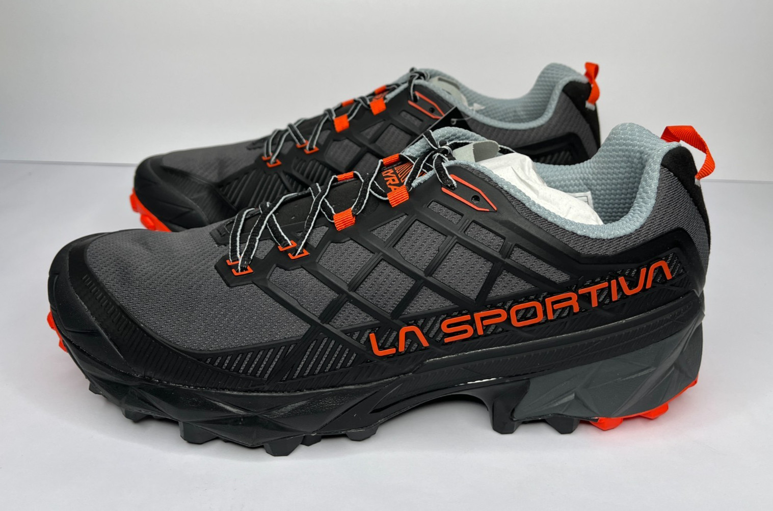Zapato de senderismo La Sportiva® para hombre 11,5 M AKYRA II en carbono/tomate cereza