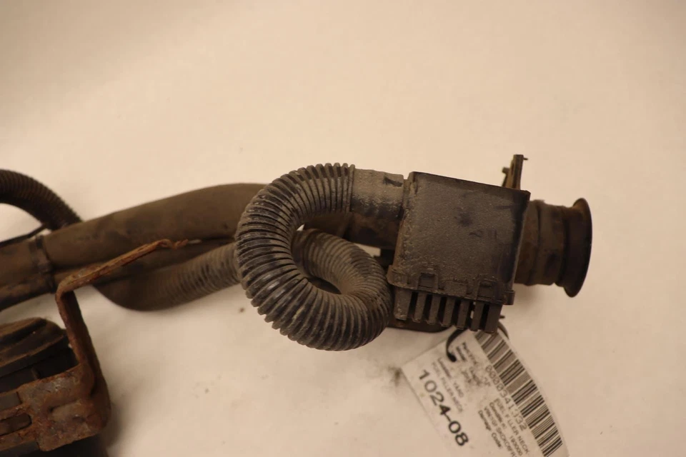 Chevy Tahoe 2015 5,3 L tanque de combustible de gasolina cuello de llenado manguera tubo OEM Foto 3 de 4