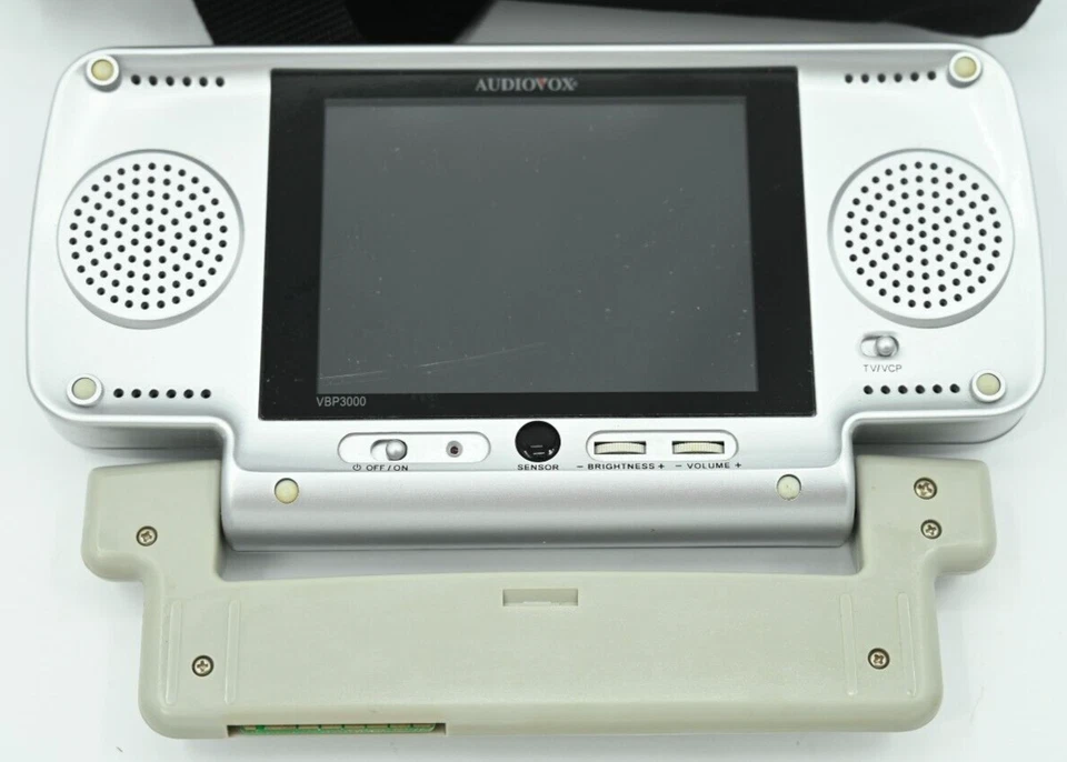 AUDIOVOX 5.6 " LCD Detachable Monitor VBP3000 with Case - Image 2 of 3