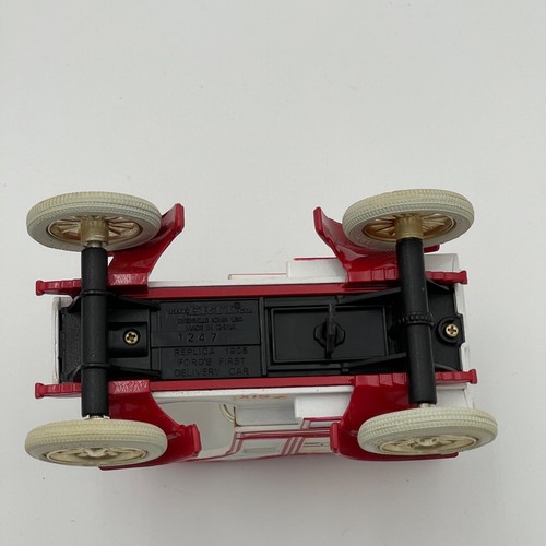 VTG ERTL Replica Diecast 1905 Fords 1st Delivery Car Bank w/ Key 1:25 True Value - Picture 15 of 15