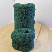 Unbranded Machine Knitting Yarn - 405 grams - green acrylic 4 ply (C88)