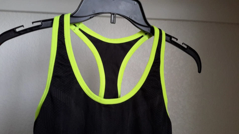 Avia XS 码运动赛车背背心黑色/霓虹黄色二手 — 第 2/4 张图片