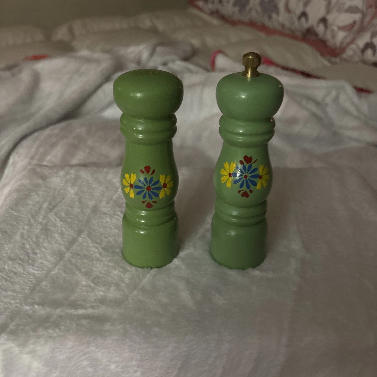 Salt Shaker Pepper Grinder Woodware Works Great!