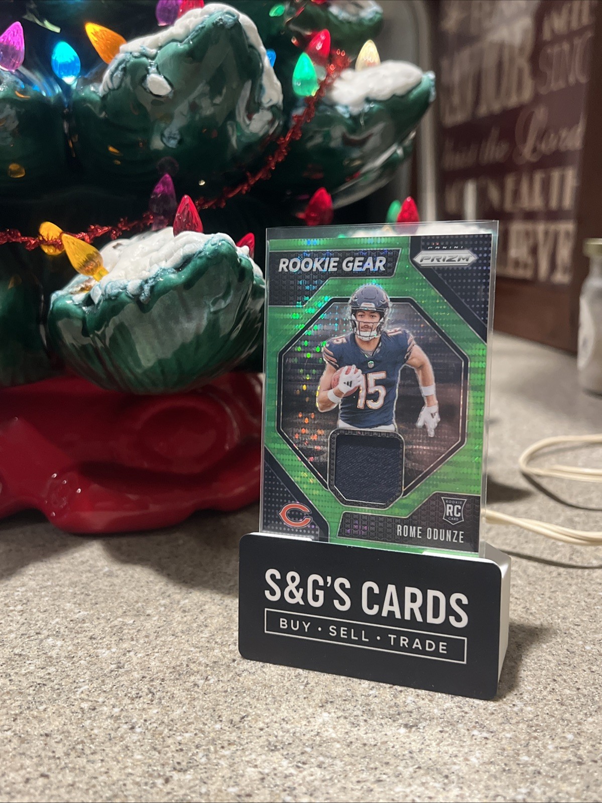 2024 Panini Prizm - Rookie Gear Rome Odunze #RG-ROE (MEM, RC) Green Pulsar Prizm