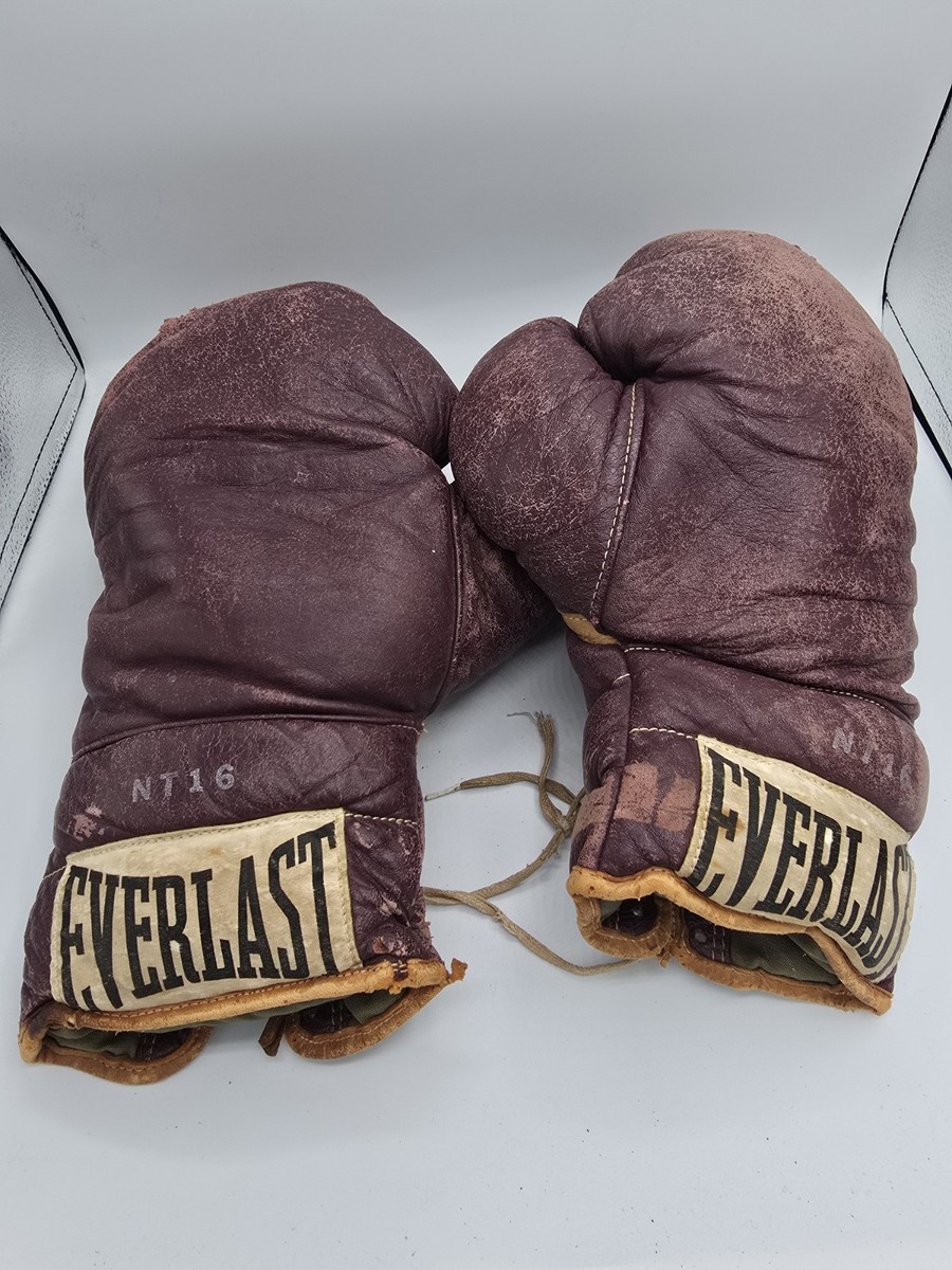 【まこ】VINTAGE EVERLAST BOXING GROVES Leather Everlast Boxing Gloves c.1960 | S16 Home