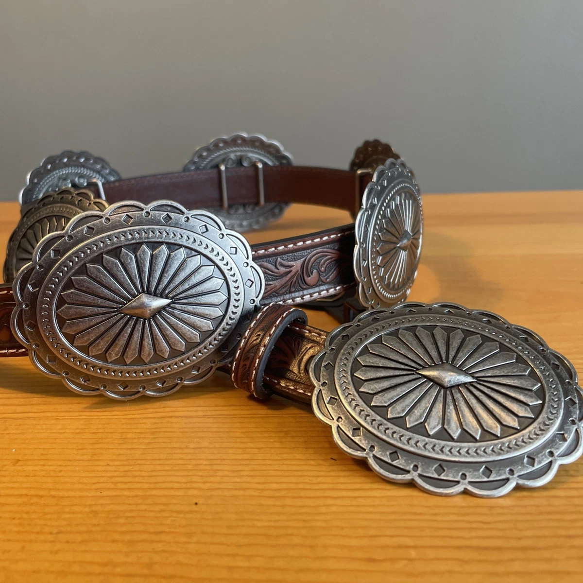 Ceinture En Cuir GAP - Taille S - Motif Floral Embossé Et Boucle Argentée - Occasion En Excellent État