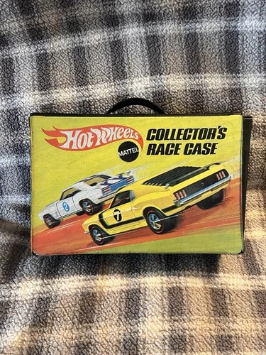 1969 Hot Wheels Collectors Race Case W/24 Vintage Cars
