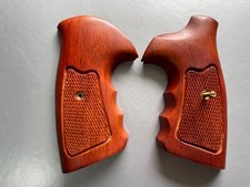 Checker Hardwood Grip For Taurus Medium/Large Farme (1980s) .357 M44 65 607