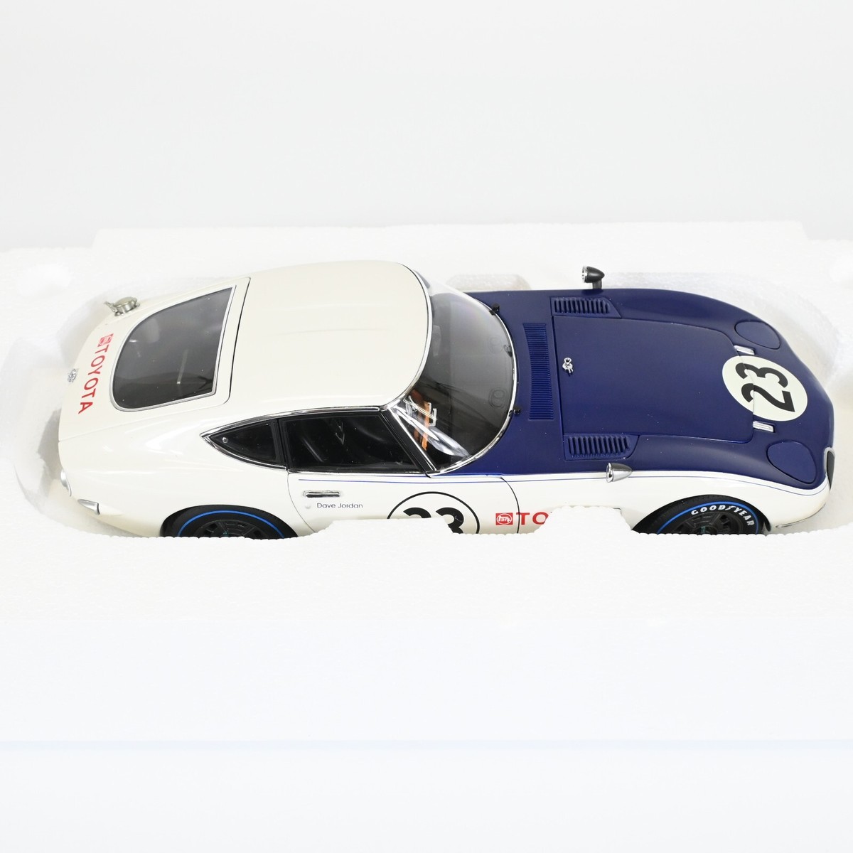 1/18 Autoart オートアート トヨタ 2000GT SCCA AUTOart 1:18 Scale Toyota 2000 GT SCCA 1968 #23. ezToys