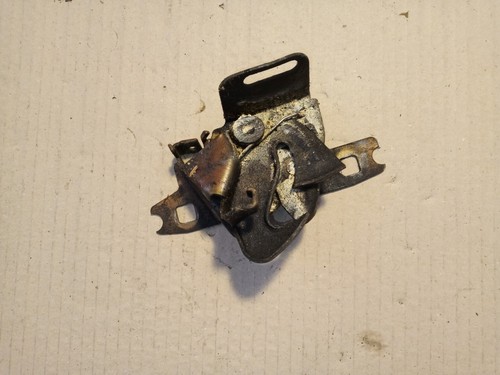 VW Golf 3 Schloss Verriegelung Motorhaube 1H0823509