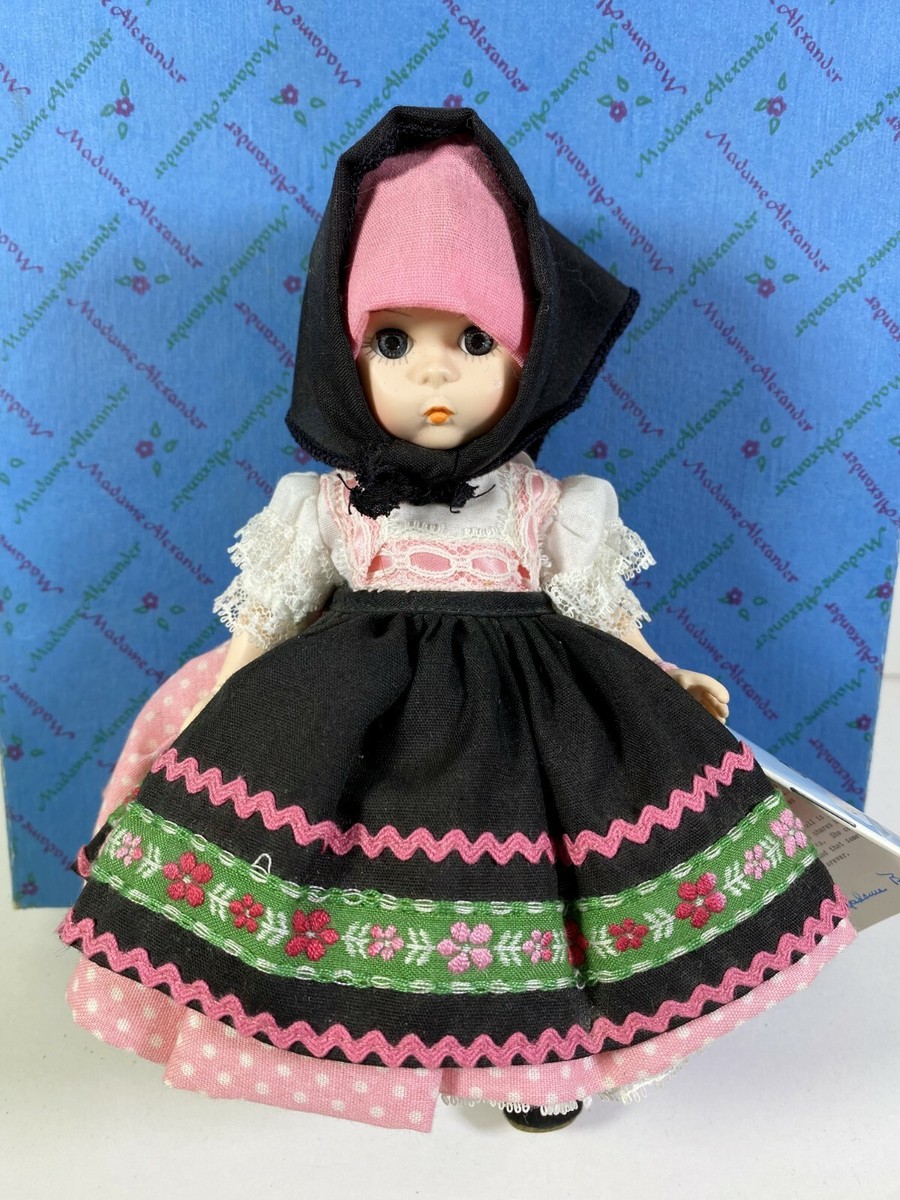 683 MADAME ALEXANDER DOLL IN BOX 8