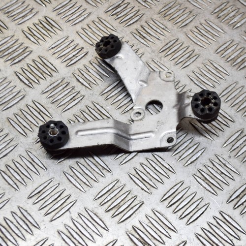 BMW X3 F25 ABS Pumpenhalter Halterung 122A78201 2.0 Diesel 110kw 2014