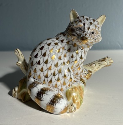 Herend Raccoon - Collector's Guild Figurine - 2004 Gold Fishnet #15854 - Great!