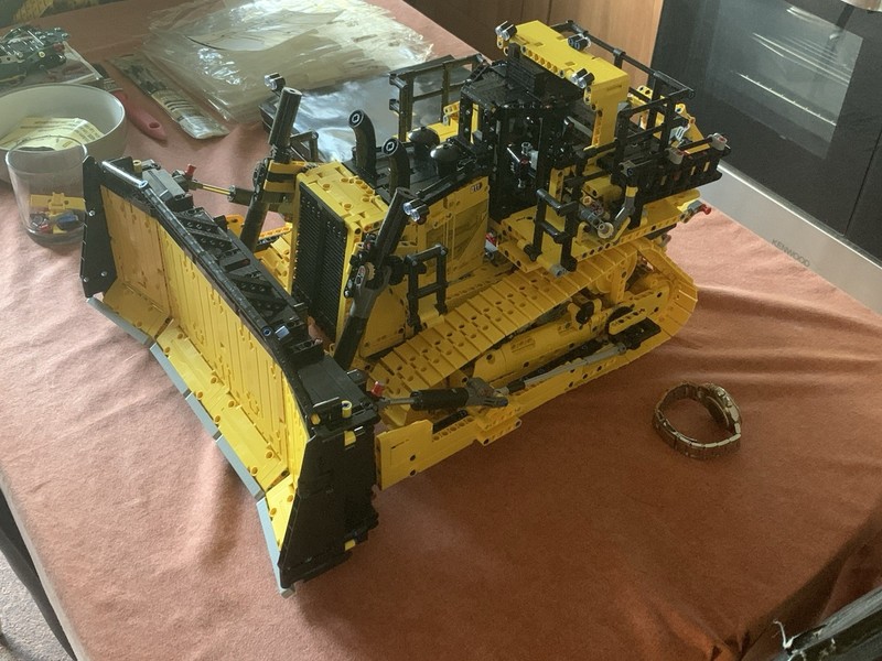 LEGO Technic CONTROL+ Cat D11 Bulldozer 42131 Battery Powered 3854pcs