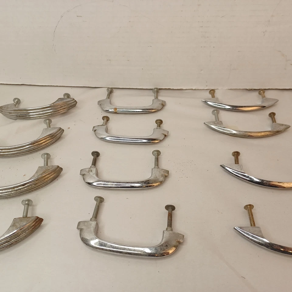 Lote de 18 tiradores de cajón de baño de cocina cromados vintage Foto 3 de 4