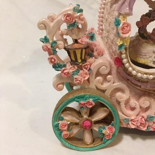 Vintage Classic Treasures Music Box Doves & Carriage Plays Chariots Of Fire - Picture 5 of 24