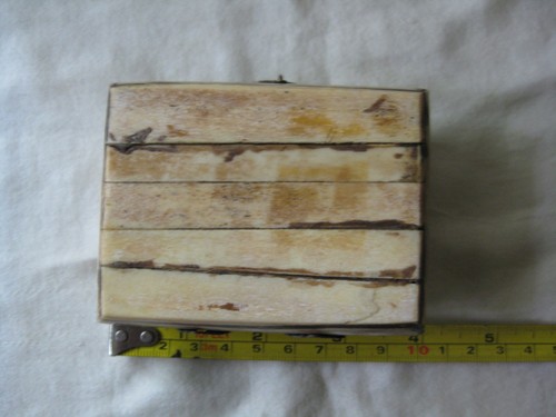Vintage medium carved trinket box - Picture 6 of 7