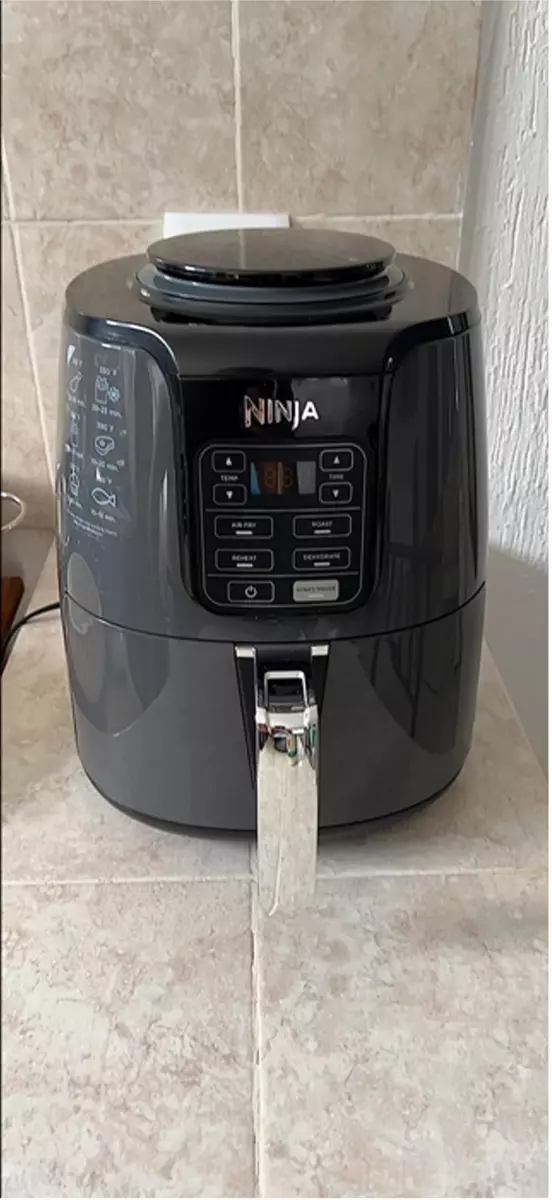 Descubre la mágica freidora de aire Ninja AF101: 4 en 1 para acabados crujientes