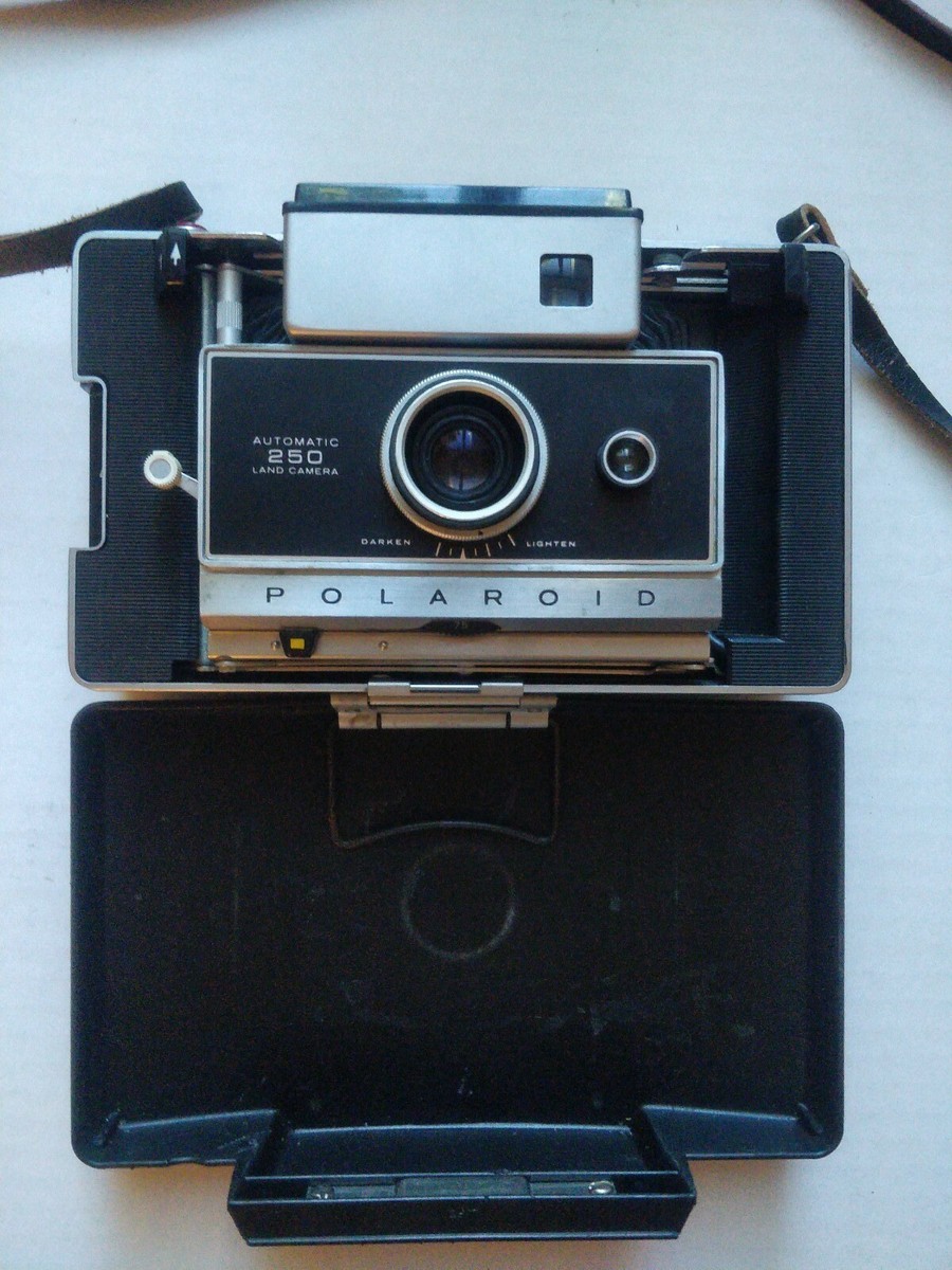 Vintage Polaroid Automatic 250 Land Camera w/ Case, Strap and Battery  Untested