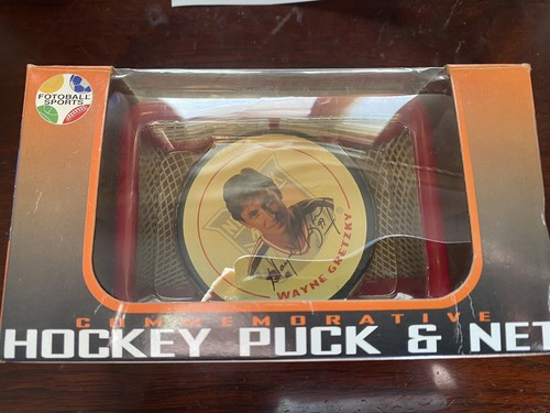 WAYNE GRETZKY #99 FOTOBALL NHL & NHLPA. NY Rangers Fotoball Puck and holder