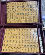Vintage Amber Bakelite Mah Jong Tile Set 144 Pieces With Case