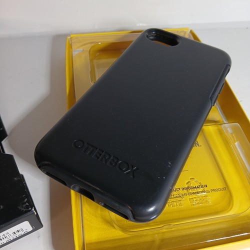OtterBox Commuter Case for iPhone SE (3rd/2nd Gen)/8/7 - Black, Durable Cover - Photo 4 sur 4